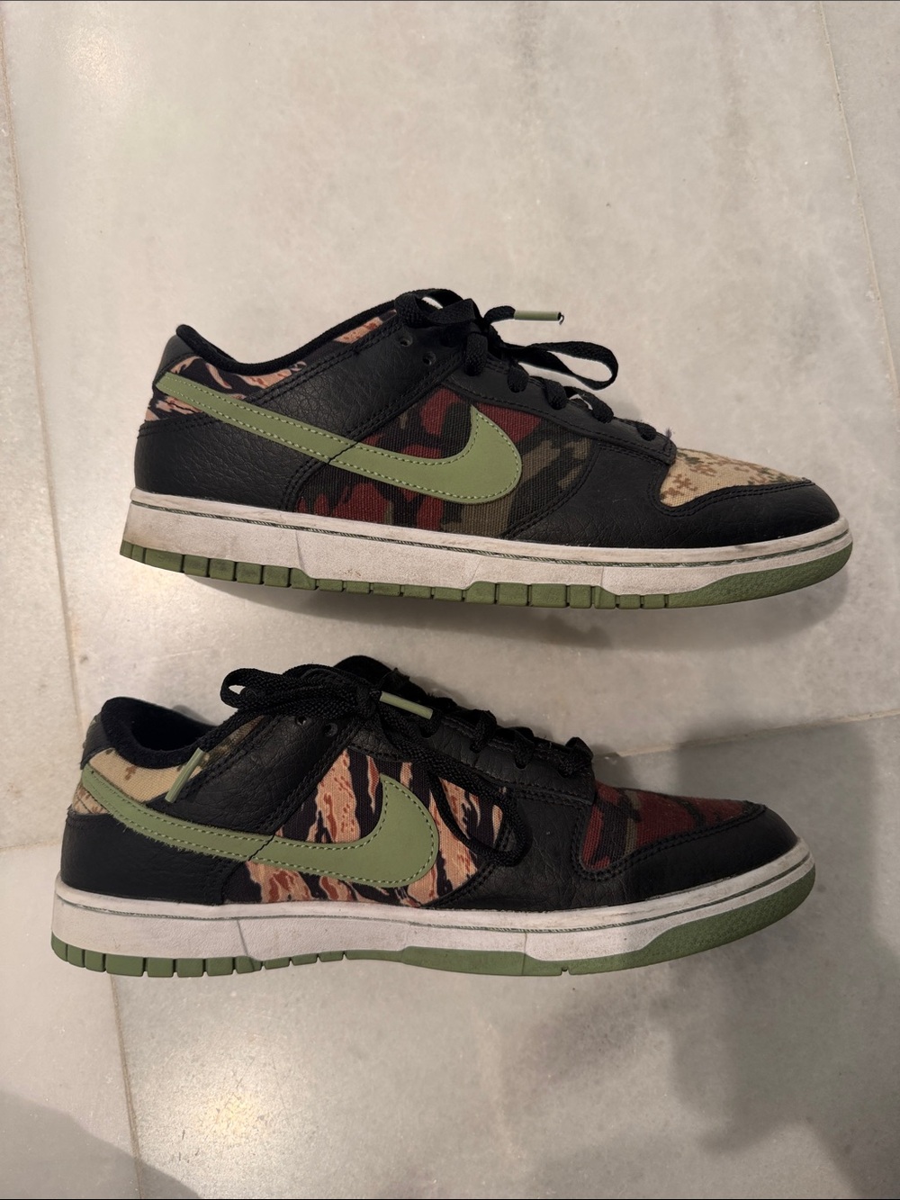 Nike Low-Top Sneakers in Black, Olive Green and Camo